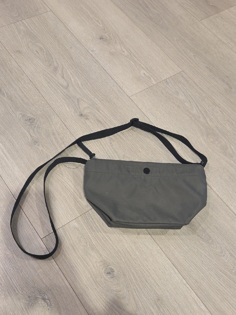 Uniqlo Nylon Mini Shoulder Bag - Picture 1 of 2